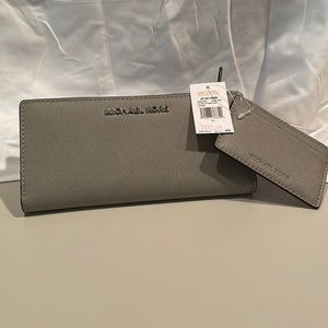Michael Kors Jet Set Travel wallet combo Pearl Grey saffaino leather